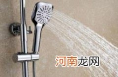 花洒底座一般离地面多高