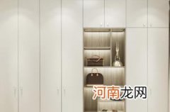 定制衣柜现场切割正常吗