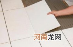 一楼地面回潮瓷砖出水怎么办