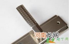 门锁把手不回弹怎么办