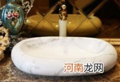 洗脸盆密封胶霉了怎样去除