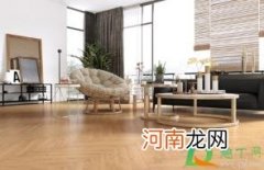 木地板上有白色霜一样的是怎么回事