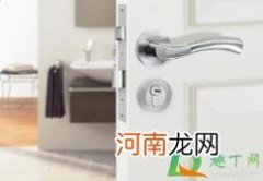 洗手间锁开不开了怎么办