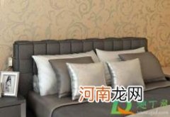 墙纸脏了用什么来擦干净