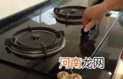 烧水时水溢出来在煤气灶上应该怎么办