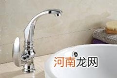 水龙头转紧是歪的怎么办