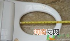 马桶盖左右晃拧哪里怎么调紧