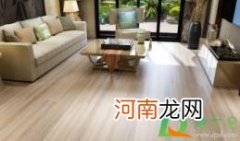 新地板为什么有油