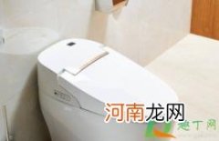 马桶盖配件固定底座怎么拆