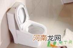 抽水马桶虹吸和直冲哪个好