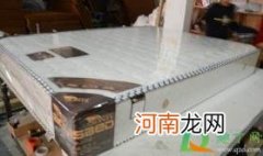 床垫胶纸要弄掉吗