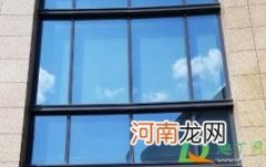 阳台窗户玻璃贴膜后如何晒被子