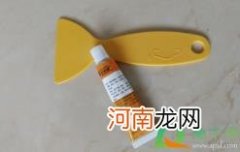 免孔胶粘到瓷砖拿的下来吗