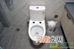 马桶冲不下去水往上涨是什么原因