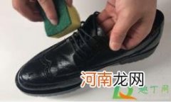 白皮鞋有锈印怎么办