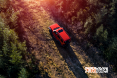 带2岁萌娃穿越无人区，坦克团团长称越野改变人生