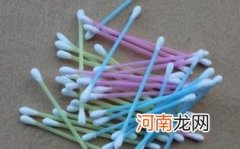 中耳炎能用棉签清理耳朵吗