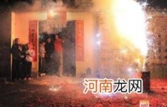 除夕为什么要贴红色