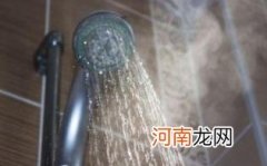 夏天洗冷水澡还是热水澡好
