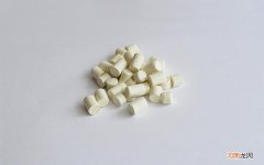 从脸上抠下来圆圆黄黄的小东西是什么 脸上擦出黄黄的是什么